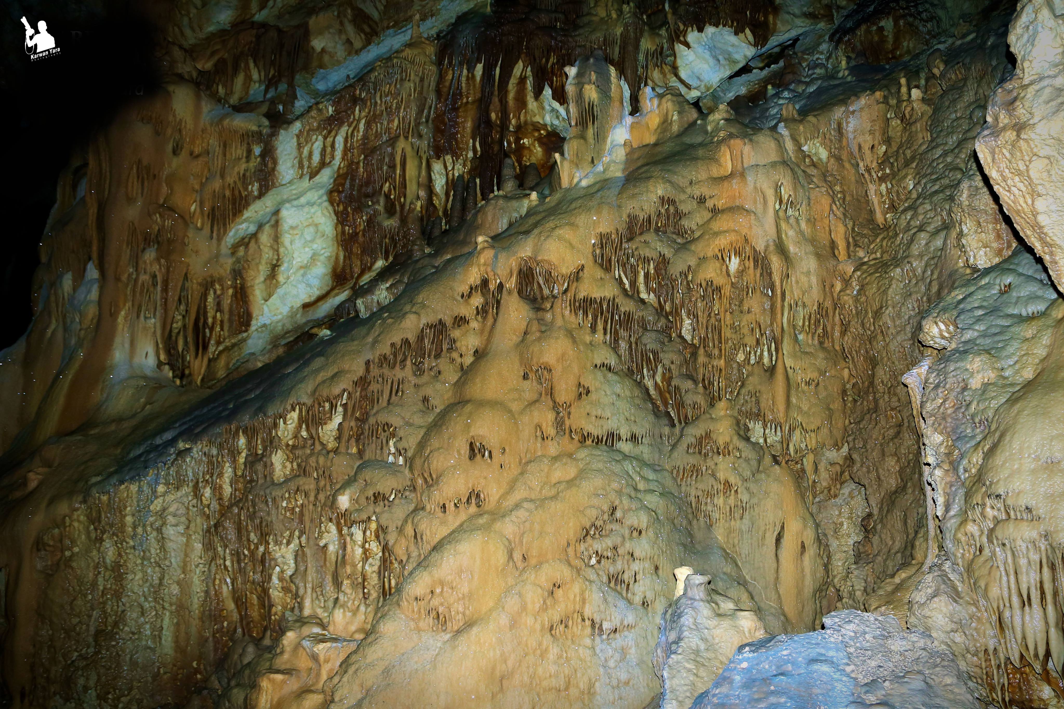 يقع كهف كونبا في جبل كولان على مقربة من بلدة دربنديخان ضمن محافظة السليمانية بإقليم كوردستان